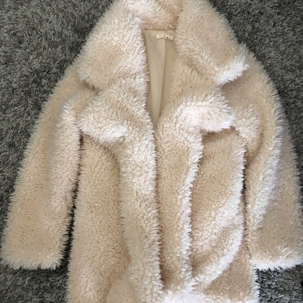 Fuzzy Blush White coat